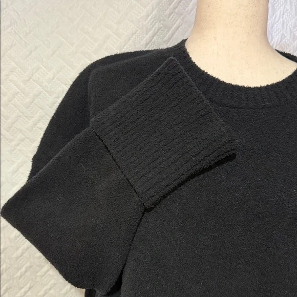 Elegant Black Crewneck Sweater for Women with Cuffed sleeves super cozy - Picture 2 of 3